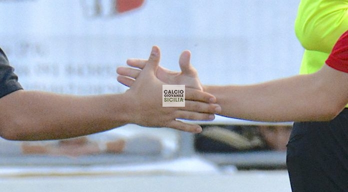 Sputo al Mister: analisi di un fatto da evitare